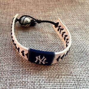 MLB NY Yankees Team Baseball Seam Stitching‎ Leather Bracelet Gamewear Siskyou